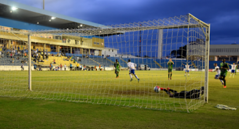 Pênalti no final deixou o São José na frente.