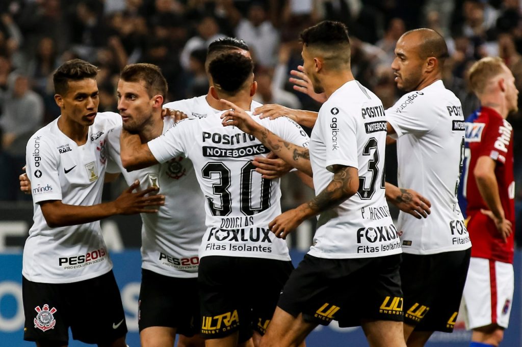 ‘Muitas vezes, se ganha jogando feio’, diz Loss após fim do jejum do Corinthians