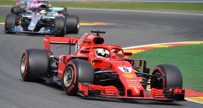 Vettel passou Hamilton na primeira volta e depois não deu chances ao britânico, que ainda lidera 