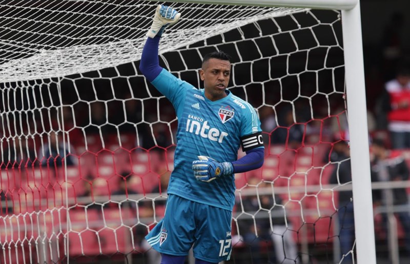 Sidão supera críticas com defesa crucial na vitória do São Paulo sobre o Ceará