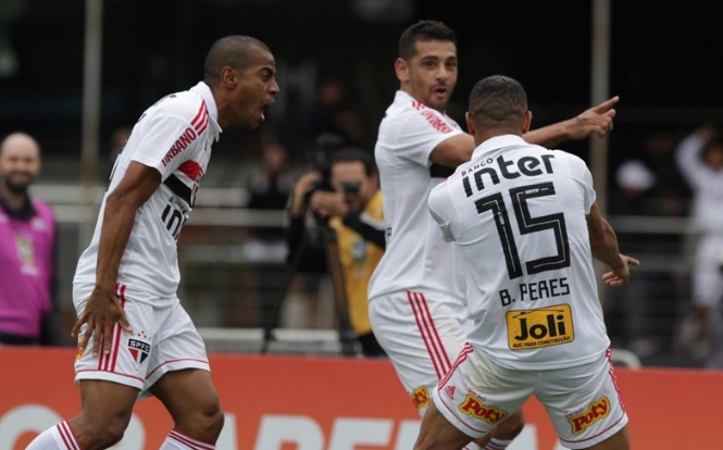 BRASILEIRÃO: São Paulo vê três rivais tropeçarem e dispara na liderança