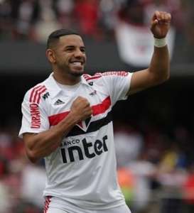 São Paulo sofre no Morumbi, mas abre vantagem na liderança do Brasileirão