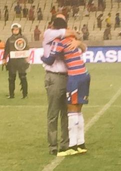 Rogério Ceni abraça Gustavo