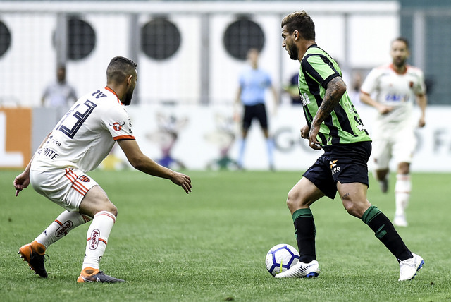 Após empate em BH, Flamengo volta ao Rio para se preparar para encarar o Cruzeiro