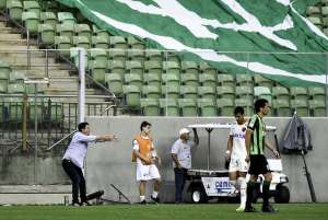Adilson Batista comemora empate e segue em alta com o América-MG