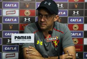 Eduardo Baptista se irrita com derrota e cobra mais 'concentração' do Sport
