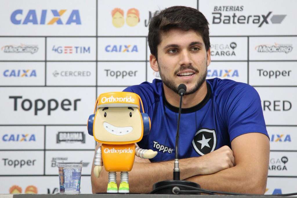 Igor Rabello minimiza possível interesse da Europa e garante foco no Botafogo