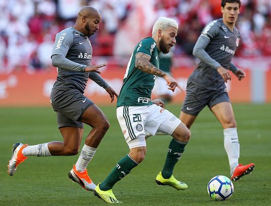 Camisa cinza do Internacional ainda atrapalhou visualização