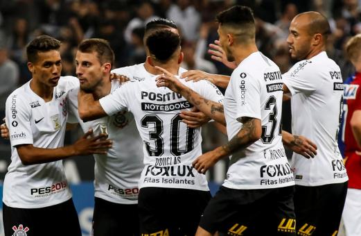 Corinthians venceu com um gol de cabeça do zagueiro Henrique