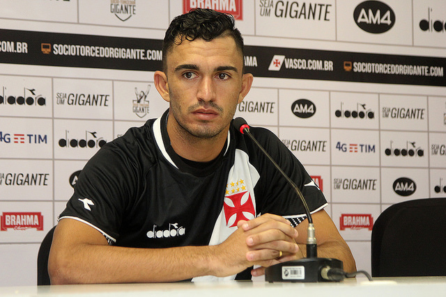 Recém-chegado, Raul elogia reforços do Vasco e exalta qualidade de Maxi López