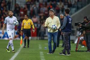 Libertadores: Renato fecha treino e mantém mistério no ataque do Grêmio para 'jogo do ano'