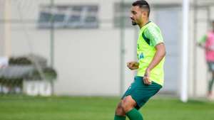 Ex-meia do Figueirense estreia pelo América-MG e foca em boa sequência da equipe