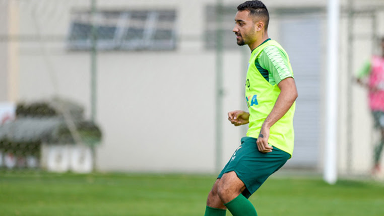 Ex-meia do Figueirense estreia pelo América-MG e foca em boa sequência da equipe