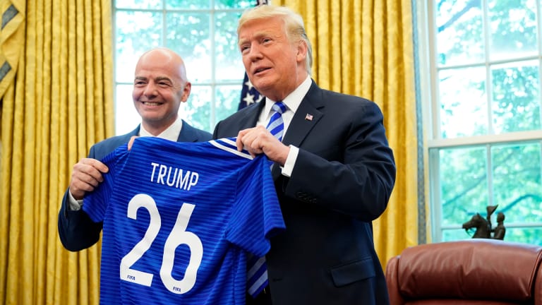 Infantino encontra Trump na Casa Branca para preparativos para Copa de 2026