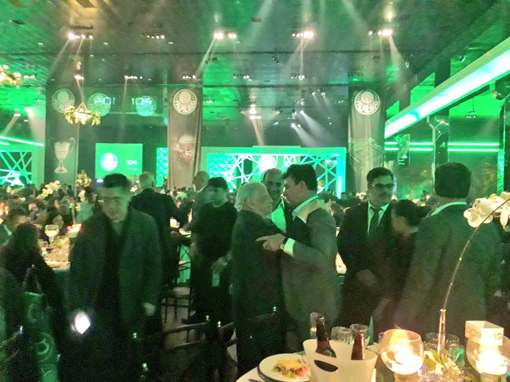 Diretoria do Corinthians vai à festa de aniversário do Palmeiras e teve bate boca. VEJA !
