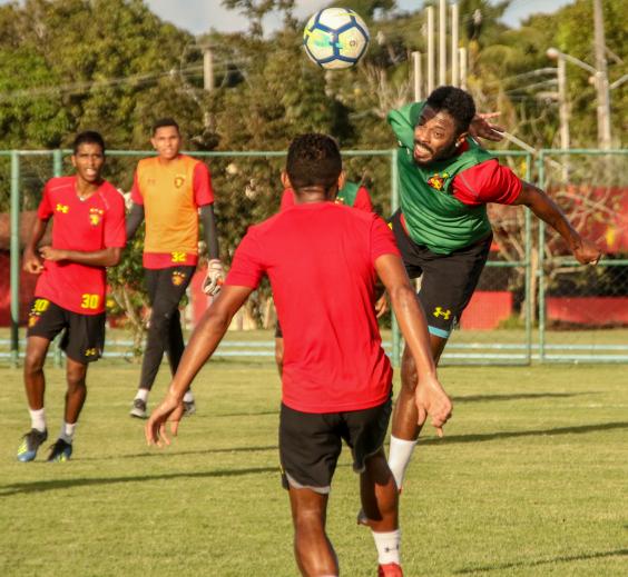 Eduardo Baptista intensifica treinos no Sport para início da reação contra o Paraná