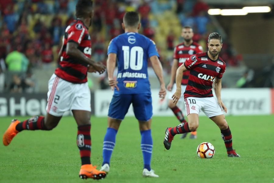 Flamengo tenta feito inédito e Cruzeiro quer confirmar vaga no Mineirão