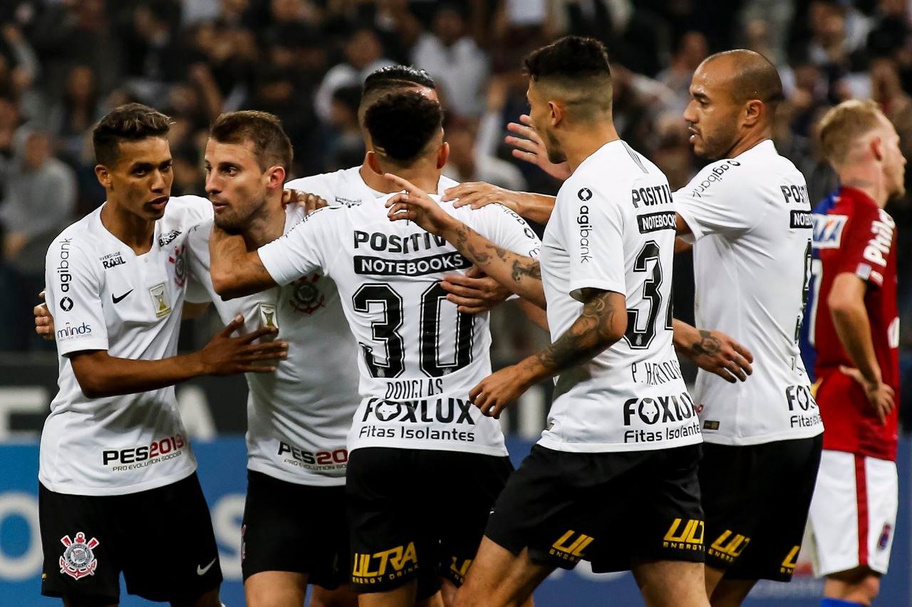 Em desvantagem na Libertadores, Corinthians encara trauma em casa