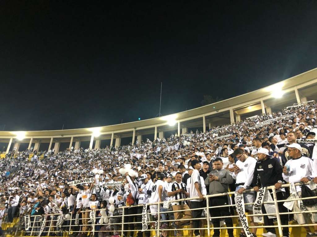 Cuca justifica confusão com PM ao tentar defender torcedor santista