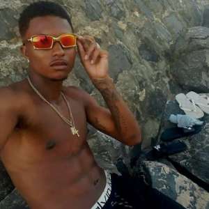 Lucas Ribeiro, zagueiro do Vitória, é vítima de injúria racial nas redes sociais