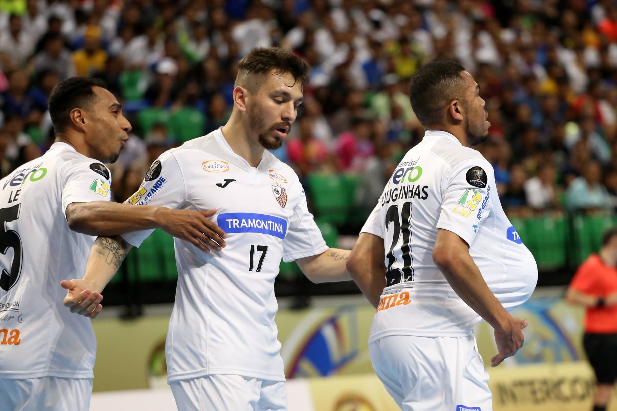 Futsal: Brasileiros ganham outra no Mundial; Carlos Barbosa pega Barça na semi