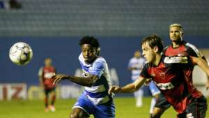 Série B: Atacante do São Bento celebra gol importante em estreia como titular