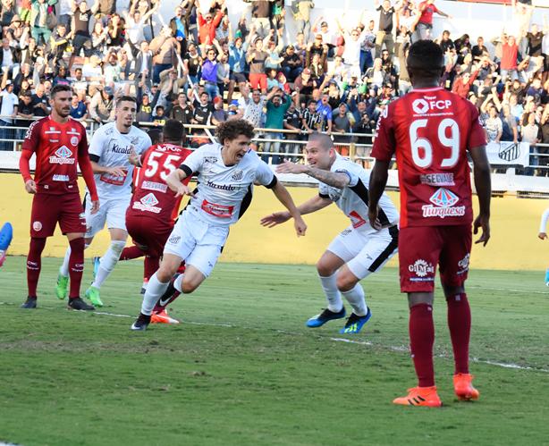 Fabiano marcou na vitória por 3 a 1 sobre o Náutico. (Foto: Rafael Moreira / CA Bragantino)