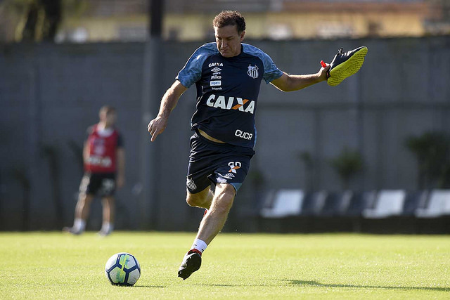 Ricardo Gomes reprova atitude de Cuca, mas nega técnico sob pressão