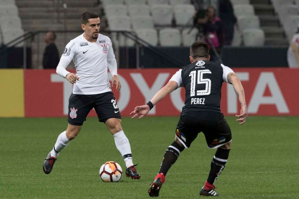 Após queda, Andrés defende técnico do Corinthians: 'Trabalho está sendo bom'