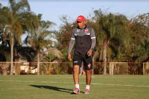 Série B: Vila Nova aposta no bom desempenho fora e Hemerson Maria quer intensidade