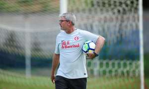 Odair fecha treino do Inter e evita indicar centroavante titular