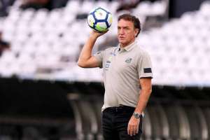 Cuca esboça escalação do Santos sem Carlos Sánchez para encarar o Vasco
