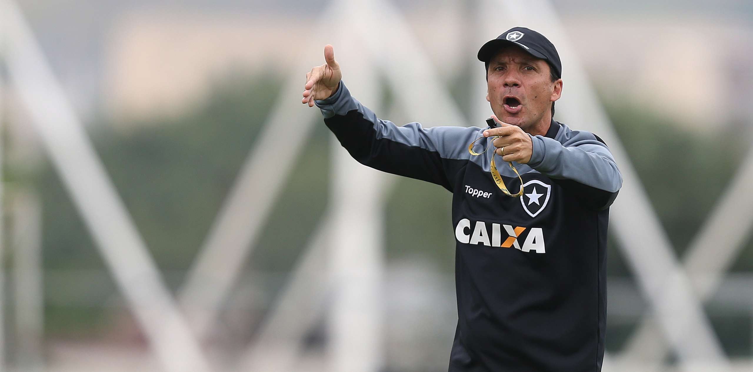 Zé Ricardo lamenta ausência de Rabello e diz que Erik dá experiência ao Botafogo