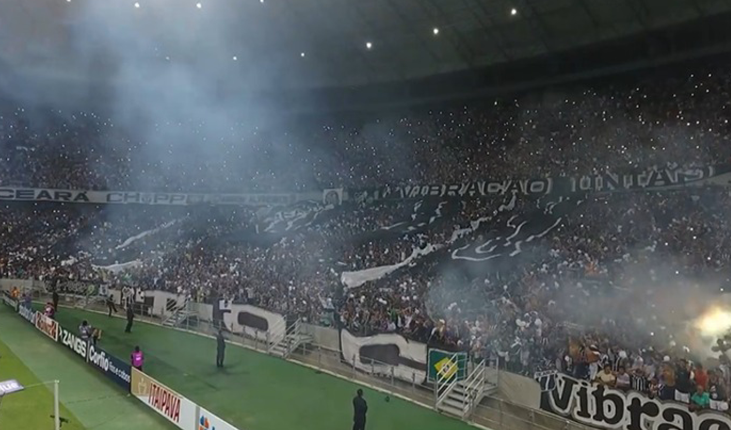 Em protesto, torcida do Ceará cobra diretoria e pede por reforços