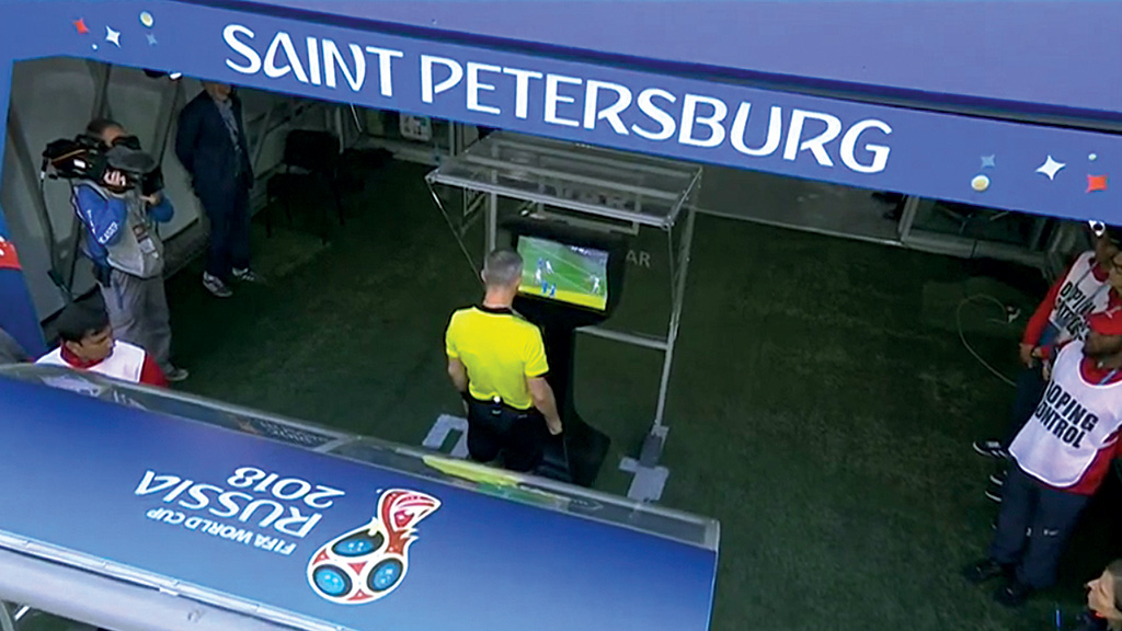 Uefa define Supercopa de 2019 como meta para início do uso do árbitro de vídeo