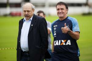 Cuca nega ter pedido desculpas a presidente por criticas à diretoria do Santos