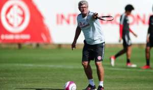 Odair poupa três em treino e volta a esconder escalação do Inter