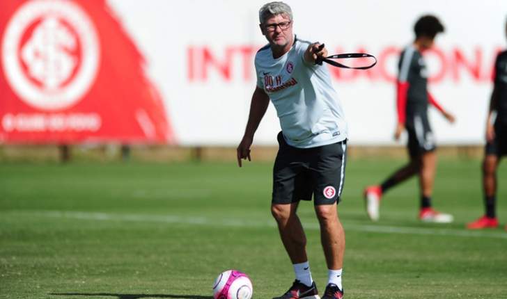 Odair poupa três em treino e volta a esconder escalação do Inter