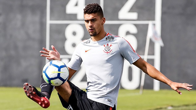 Prata da casa, Léo Santos aposta na versatilidade para ganhar espaço no Corinthians