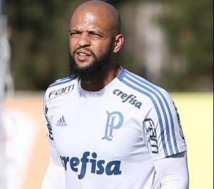 Calado após expulsão, Felipe Melo treina com os reservas no Palmeiras