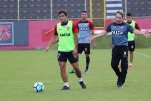 Com mudanças, Vitória quer triunfo sobre América-MG para embalar no Brasileirão