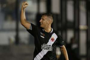 Vasco faz jogo de 6 pontos com o Santos para se afastar da zona de rebaixamento