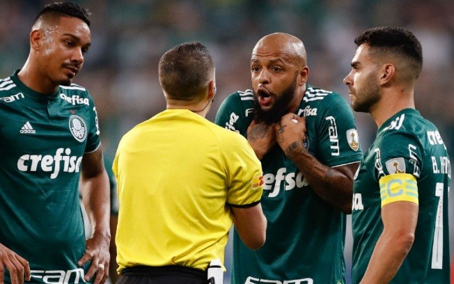 Felipe Melo perde prestígio no Palmeiras após expulsão e vê renovação ameaçada