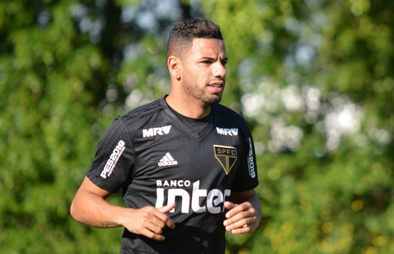 Bruno Peres aposta na força da torcida do São Paulo para jogo contra o Fluminense