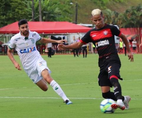 Vitória soube aproveitar vantagem numérica. Foto: Maurício da Matta - ECV