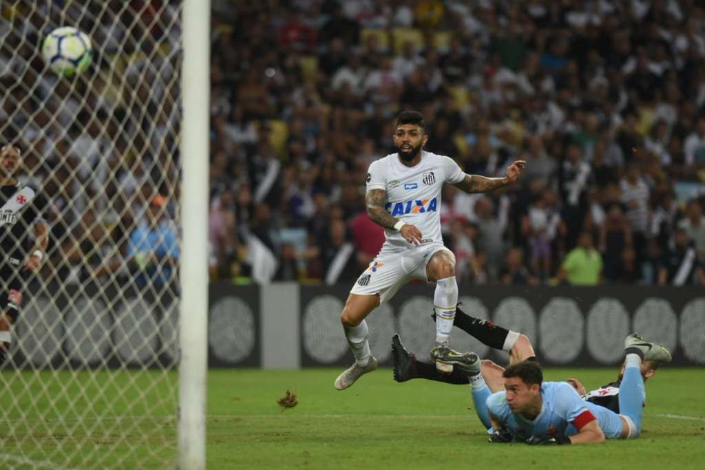 Corinthians decepciona no aniversário e Gabigol dá show com o Santos