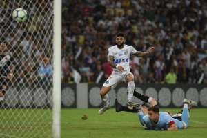 BRASILEIRÃO: Corinthians decepciona em casa e Gabigol dá show com o Santos