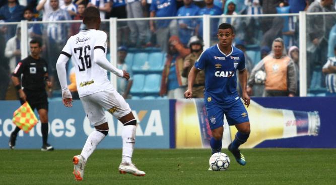 Avaí sofreu gol no primeiro minuto e não conseguiu reagir no clássico disputado na Ressacada