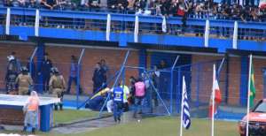 Torcedor que caiu da arquibancada da Ressacada está em estado grave e em coma