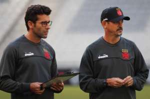 Valentim se desculpa por derrota e promete 'trabalho dobrado' para reerguer Vasco